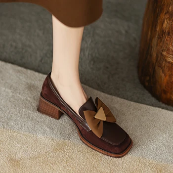Пролетно-есенен дамски обувки в британски стил с квадратни пръсти, От телешка кожа с цветен модел На Висок ток и дебел ток С папийонка Дамски обувки